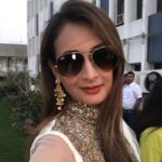 Preeti Jhangiani Instagram - Quick #selfie in between interviews! At the Sahara Patna office #patnadiaries Sahara India Pariwar