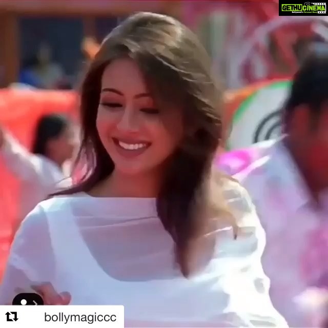 Preeti Jhangiani Instagram - #happyholi to everyone!! #throwbackthursday #Repost @bollymagiccc with @get_repost ・・・ Anybody else fav couple from this movie was Karan & Kiran? 🥰😍 🎬 : Mohabbatein v.c ~ @bollydiamond_