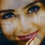 Preeti Jhangiani Instagram - Ok this is even more of a #blastfromthepast ! Infact the first ever music video I shot for ! I’m all of 17 here !@pankajkudhas @pankaj_udhas @sapruandrao @dabbooratnani. LINK IN BIO