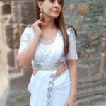 Preeti Jhangiani Instagram - At the shoot of my film #muavzaa yesterday at the picturesque #vasaifort ..Stunning double toned Jhumkas by @amuktika @amuktikabyannanya outfit by @saileerajpure make up by @aftabmakeup hair by @azizajendi
