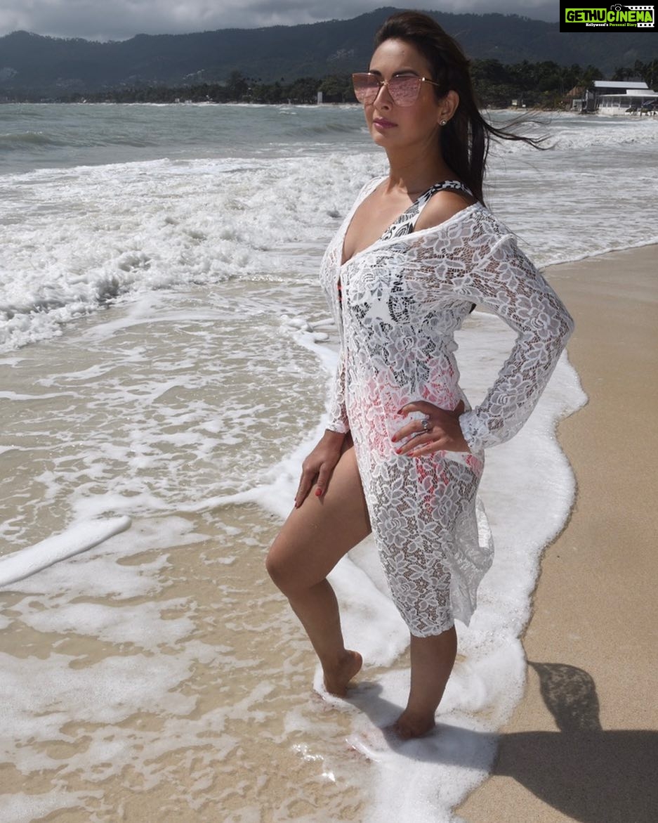 Preeti Jhangiani Instagram - Walk on the #ocean Step on the #stone Flesh becomes #water Wood becomes bone #kohsamui