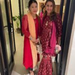 Preeti Jhangiani Instagram - Thank you @rkalra , @seema.clayartistry and Himal for the lovely housewarming sundowner ! Even had a fan girl moment with the legendary @mcmary.kom !