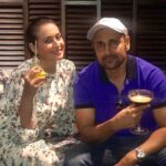 Preeti Jhangiani Instagram - Lunch date with hubby @dabasparvin #toomanycocktails at #arc @courtyardmumbai Courtyard by Marriott Mumbai International Airport