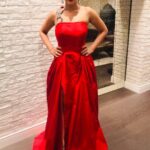 Preeti Jhangiani Instagram - When you’re feeling #blue.... wear #red! For the #itaawards2018 #itaawards #ita2018 wearing a fabulous #custommade #custom gown by @namisutra styled by Nami M of #namisutra #namisutralabel #handcuffs #handcuffsinhighfashion . Baubles by my favourite @satyanifinejewels @shravansatyani1 #kabirsatyani