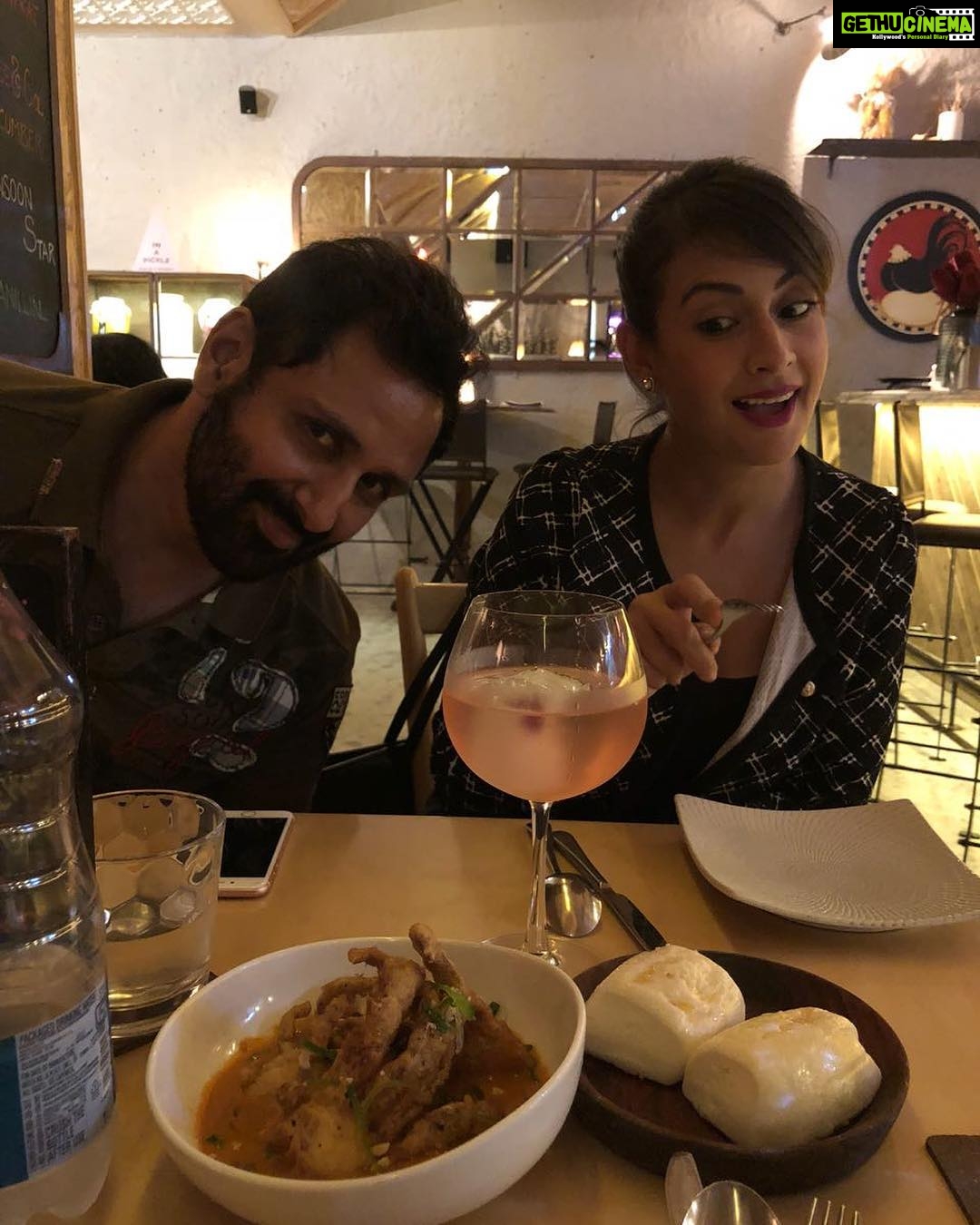 Preeti Jhangiani Instagram - The #softshellcrab or the #gincocktail first? @dabasparvin @toastandtonic Thank you @mahima_jalan for the picture!