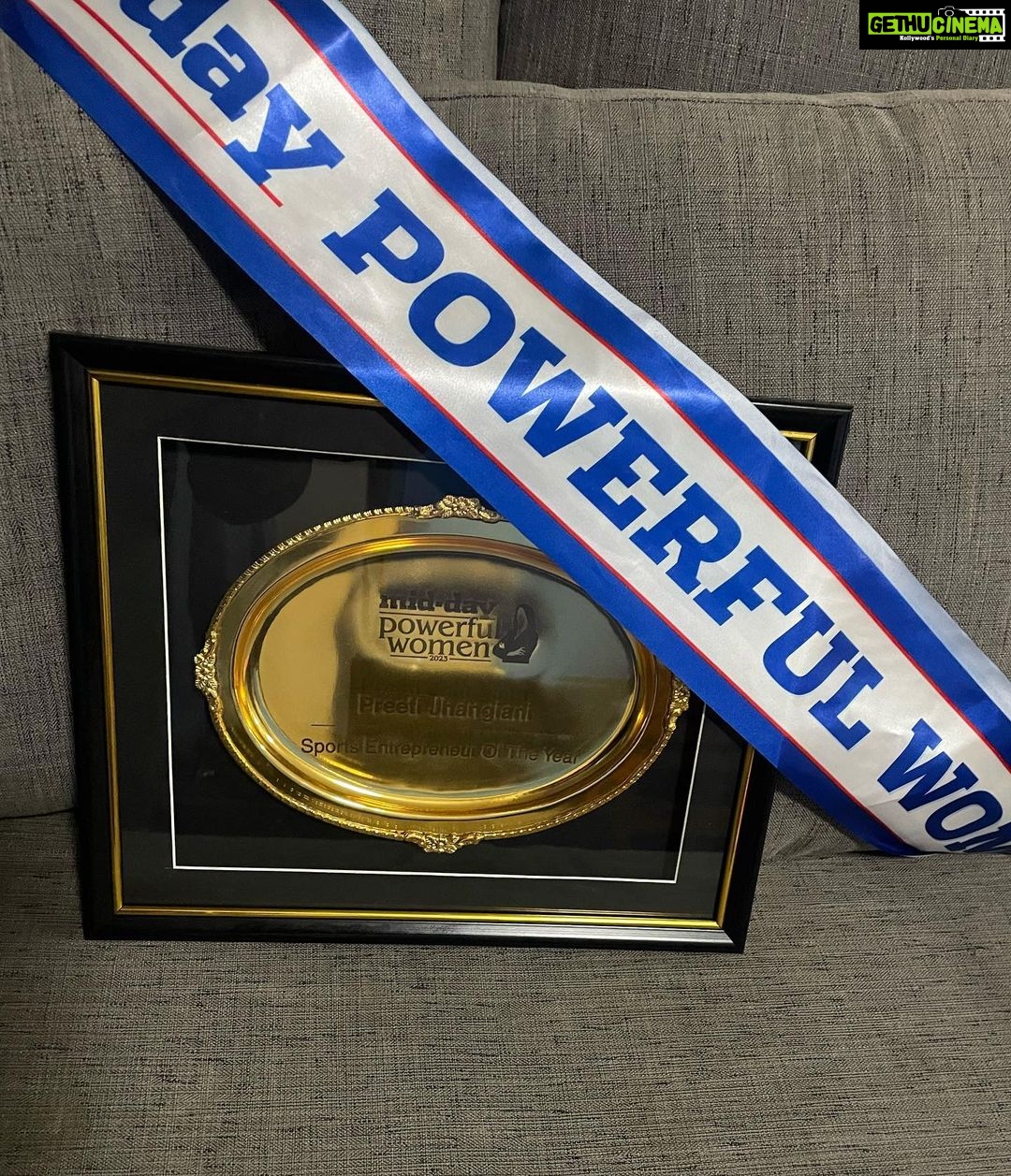 Preeti Jhangiani Instagram - Thank you @middayindia #middaypowerfulwomen for conferring me with ‘Sports Entrepreneur of the Year’ award for The @propanjaleague 🙏 Miles more to go 💪
