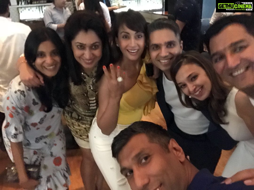 Preeti Jhangiani Instagram - #tbt #funtimes #40thbirthday @anujarenja what a fab #party @ritika_arenja ❤️ with @ramchandani_sachin @dabasparvin @anupam.kapadia @nityasatyani JW Marriott Mumbai Sahar