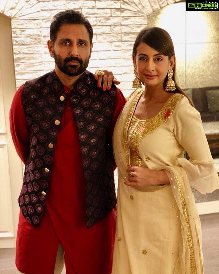 Preeti Jhangiani Instagram - #love makes the world go round ❤️#couplegoals @dabasparvin
