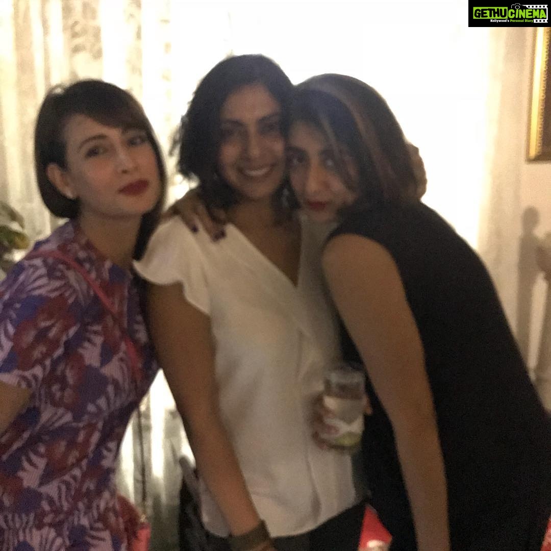Preeti Jhangiani Instagram - #happybirthday dearest @hennasingh 💝 This is going to be the most rocking year 💃🏻 #outoffocus picture courtesy the husband of the bday girl 😡 #zain