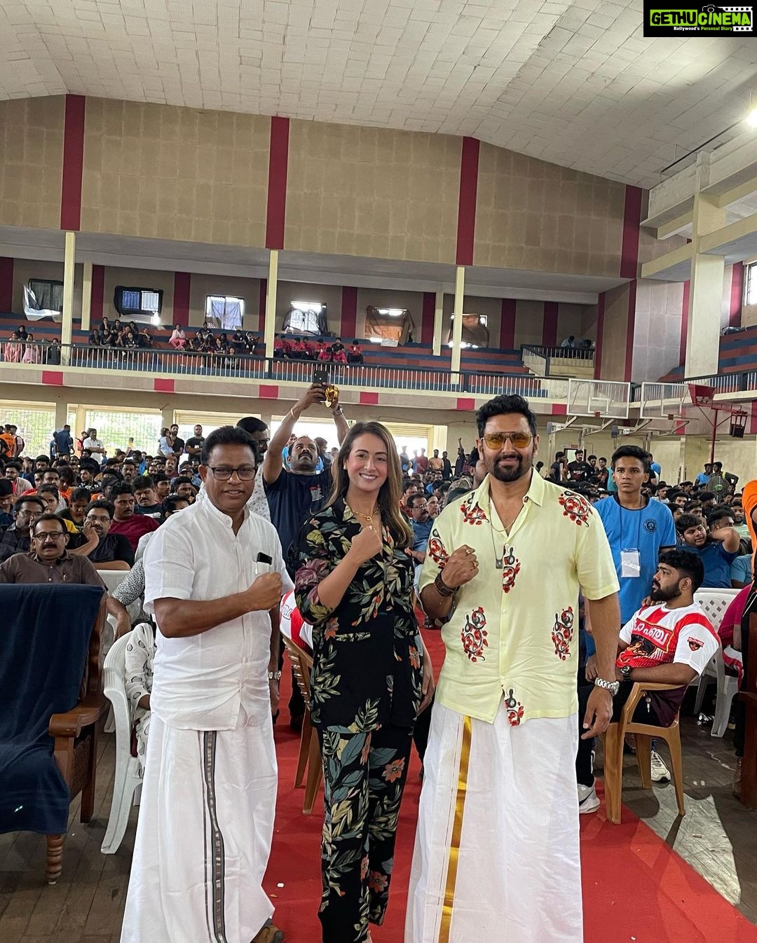Preeti Jhangiani Instagram - Dhoti sambhal ke ;) At the Kerala State ArmWrestling Championship where more then 1000 athletes are competing 💪🏼 thanks to @jojyeloor @keralaarmwrestlingassociation for the lovely hospitality and the dhoti 😉 Kerala is right now the No.1 ArmWrestling state in India 🇮🇳 with half of the @propanjaleague champs coming from Kerala 💪🏼✌🏻 #keraladiaries #keraladiaries🌴 #keralagallery Kolenchery, India