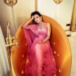 Preeti Jhangiani Instagram - Don’t make #fashion own you, but you decide what you are - Gianni Versace #style #stylediaries #instapic #instafashion #fashionista #norules outfit @ad.singh1 @adsinghdesigns #adsingh #adsinghdesigns Jewels @isharya shoes @monrowshoes styled by @gentleman_gaga be Premium Bodrum