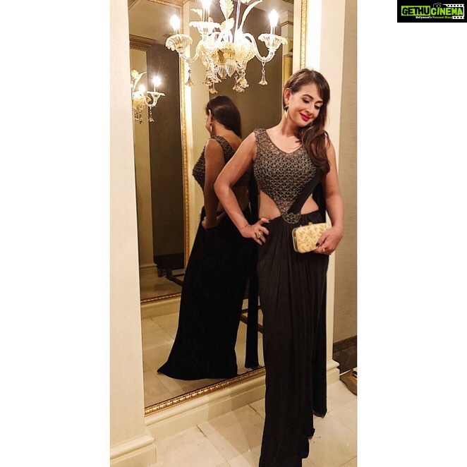 Preeti Jhangiani Instagram - All set and #ready for the #night of #revelry Outfit by the very #talented @adsinghdesigns @ad.singh1 #adsingh #adsinghdesigns #bespoke #metal #net Clutch by @embellishedstories ring by @isharya styled by @gentleman_gaga #weddingdiaries #sangeet be Premium Bodrum