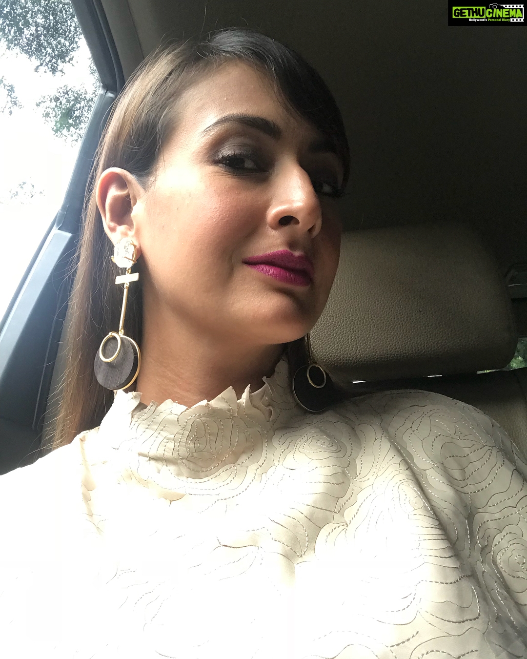 Preeti Jhangiani Instagram - Its #brunch time! Thank you @hemakhasturilabel for the look 💕 styled by @gentleman_gaga Kode