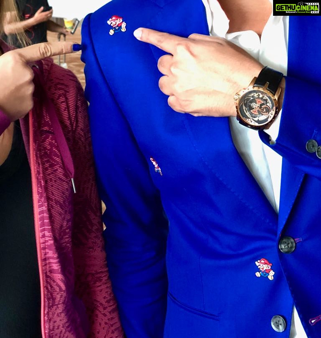 Preeti Jhangiani Instagram - Look it’s #Mario!! Love the jacket 🤩@pankaj3bansal @aishwaryaabansal #ready for #bodrum #turkey #wedding #celebration #livewithbansals Delhi Airport