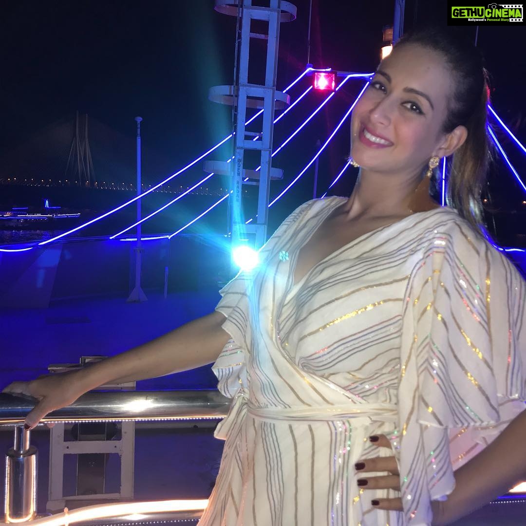 Preeti Jhangiani Instagram - #feelingblissful #perfectweather @mumbaimaiden #sealink #sealinkmumbai #lovethesea #boat #boatparty