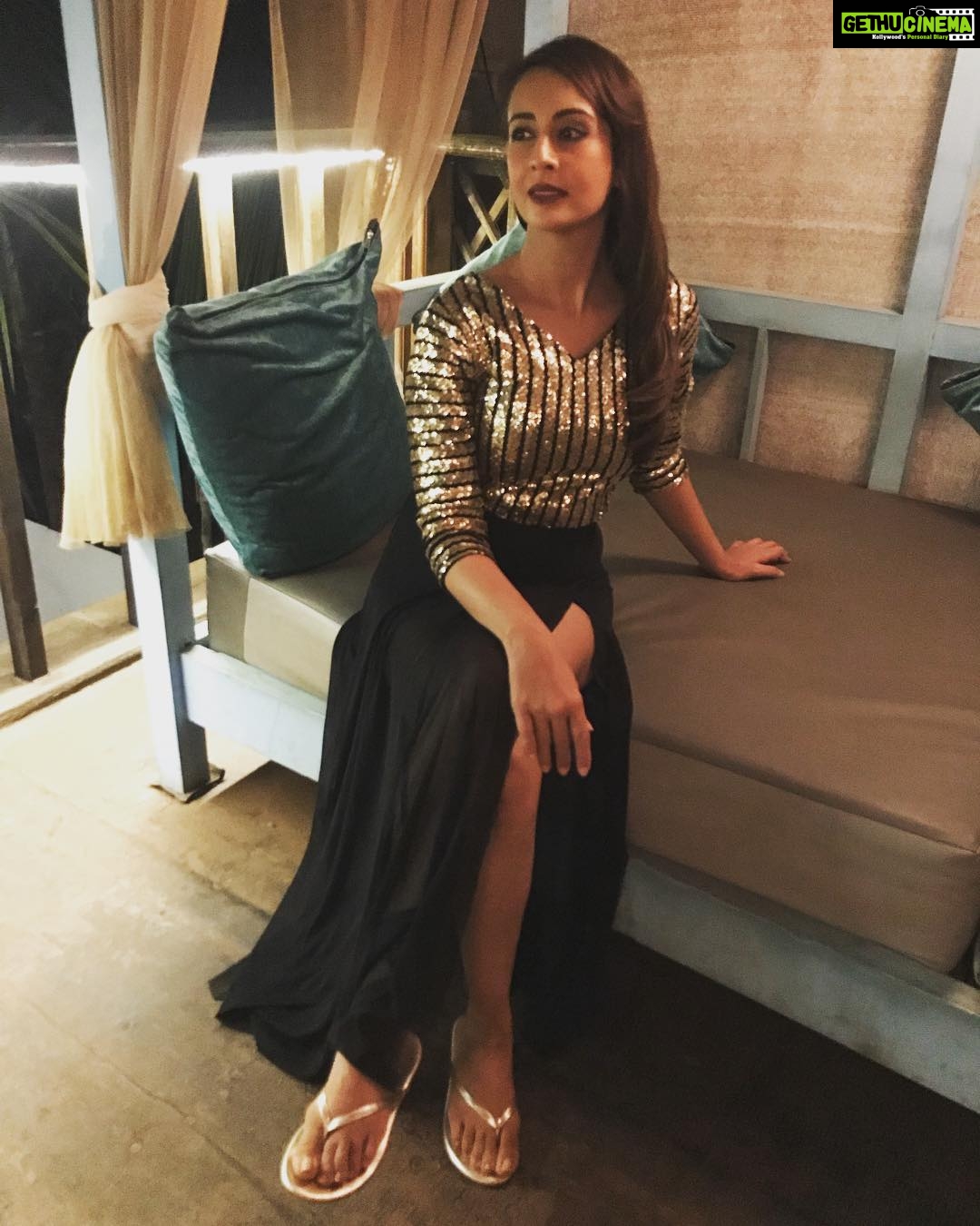 Preeti Jhangiani Instagram - Goan nights ❤️ Thank you @guptasidd26 and #azzurel for the outfit #gold #black #blackandgold #lovebling #keepshining Waters Beach Lounge and Grill - Goa