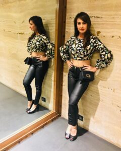 Preeti Jhangiani Instagram - It’s a school night but who cares! #dontcare ! Thank you #azzurel and @guptasidd26 for the outfit😘 #readyfortonight #thursday #thursdays #thursdaynight #instapic #instalike