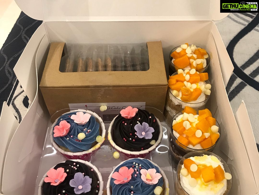 Preeti Jhangiani Instagram - Thank you @dcakecreations for the #yummy #mothersday #hamper π #sugarrush timeππ»