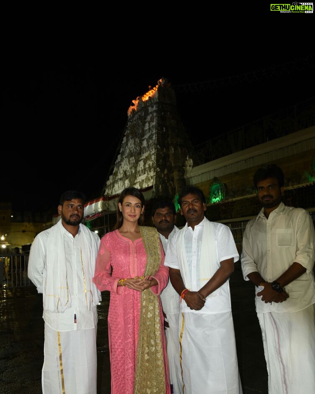 Preeti Jhangiani Instagram - Blessed to get a beautiful #suprabhatam #darshan at the #tirumalavenkateswaratemple at #tirupati for the launch of #gemstheindiantalenthunt as a #judge