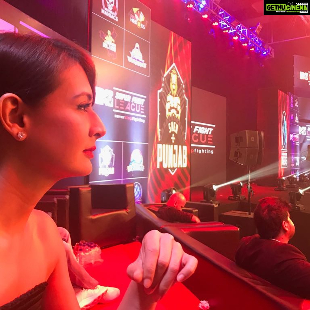 Preeti Jhangiani Instagram - Watching some #heartstopping #action at @superfightleague @mtvindia #mma #sfl #mtvsuperfightleague