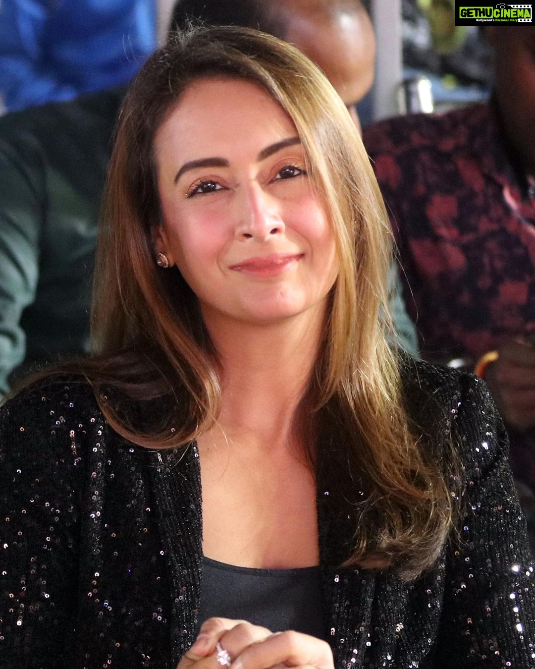 Preeti Jhangiani Instagram - Amazing atmosphere and fabulous initiative by Shri @gadkari.nitin ! To be the guest of honour at the #khasdarkridamahotsav, with more than 50 sports under its belt was an honour and a sporting experience like no other ! Let’s all work towards making India a sporting giant! @propanjaleague #armwrestling #sports #sportsevent #nagpur