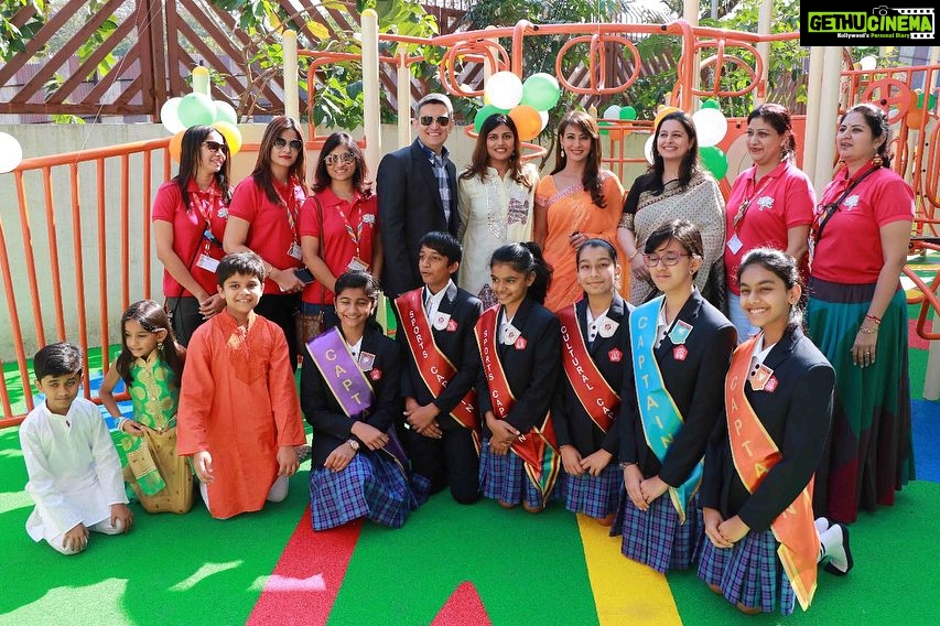 Preeti Jhangiani Instagram - At the inauguration of the first annual #fiesta 2018 @chatrabhuj.narsee.school .. What an amazing atmosphere! @sujay.jairaj @minalthacker #principal Mrs Merzeen Doctor and #pta members @payalshah0109 and Juthika Khadye Chatrabhuj Narsee School Kandivali