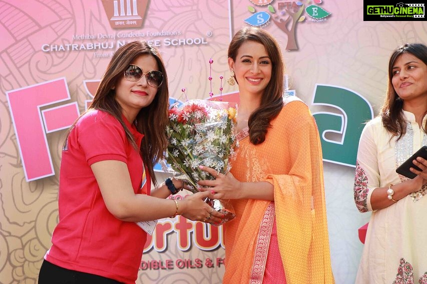 Preeti Jhangiani Instagram - At the inauguration of the first annual #fiesta 2018 @chatrabhuj.narsee.school .. What an amazing atmosphere! @sujay.jairaj @minalthacker #principal Mrs Merzeen Doctor and #pta members @payalshah0109 and Juthika Khadye Chatrabhuj Narsee School Kandivali