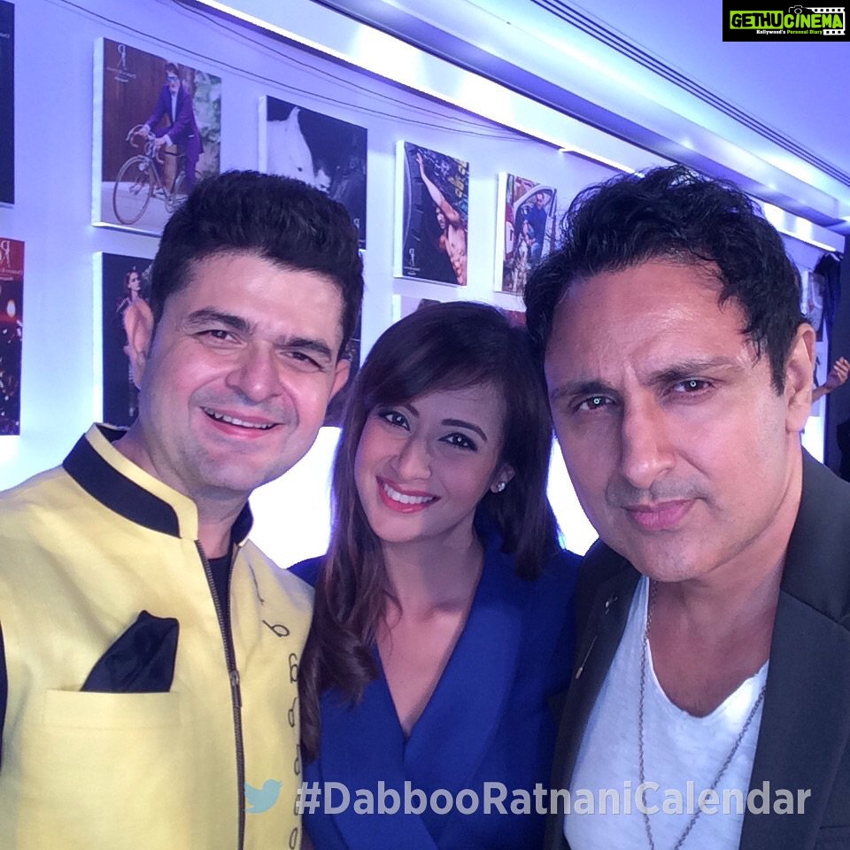 Preeti Jhangiani Instagram - #dabbooratnanicalendar2018 #dabbooratnanicalendar #dabbooratnanistudio @dabbooratnani @dabbooratnanistudio @manishadratnani @dabasparvin