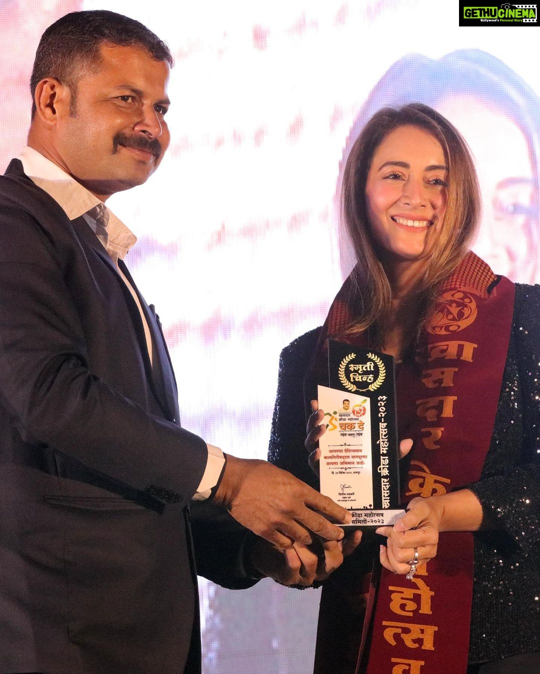 Preeti Jhangiani Instagram - Amazing atmosphere and fabulous initiative by Shri @gadkari.nitin ! To be the guest of honour at the #khasdarkridamahotsav, with more than 50 sports under its belt was an honour and a sporting experience like no other ! Let’s all work towards making India a sporting giant! @propanjaleague #armwrestling #sports #sportsevent #nagpur