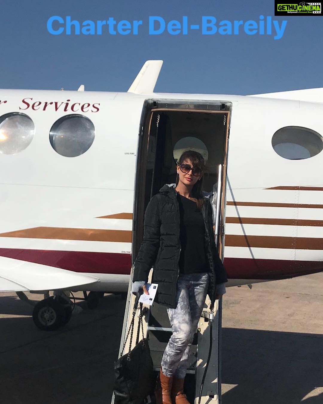 Preeti Jhangiani Instagram - It’s freezing but I shall pose #charter #dillikisardi