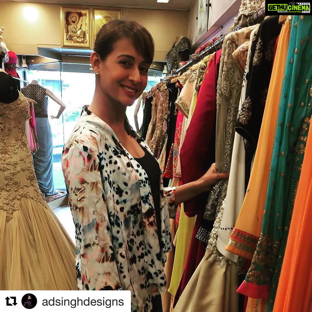 Preeti Jhangiani Instagram - Fabulous look coming up! Can’t wait to wear that beautiful outfit! #Repost @adsinghdesigns (@get_repost) ・・・ The gorgeous bollywood actress and my dear friend Preeti Jhangiani at our Juhu store. #adsingh #fashion #style #couture #bollywood