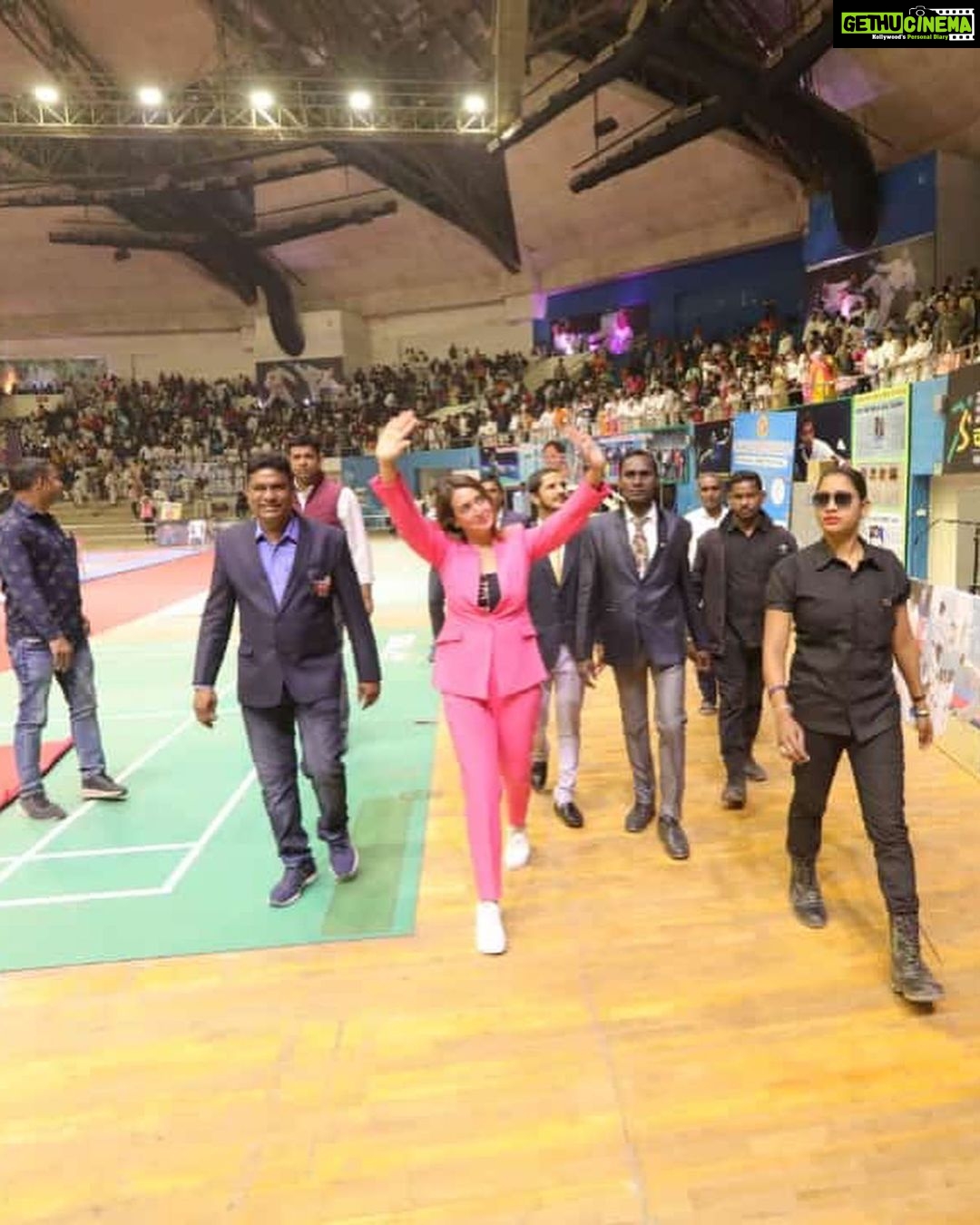 Preeti Jhangiani Instagram - Amazing atmosphere and fabulous initiative by Shri @gadkari.nitin ! To be the guest of honour at the #khasdarkridamahotsav, with more than 50 sports under its belt was an honour and a sporting experience like no other ! Let’s all work towards making India a sporting giant! @propanjaleague #armwrestling #sports #sportsevent #nagpur