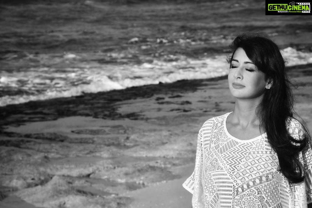 Preeti Jhangiani Instagram - Life is like the #ocean it can be calm or still, rough or rigid, but in the end,it is always #beautiful. #oceanside #oceanbeach #lifequotes #bw #blackandwhitephoto