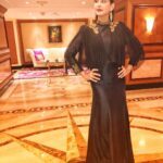 Preeti Jhangiani Instagram - At #LokmatGlamAwards2017 #maharashtrasmoststylish #lokmat #style #stylish #fashion #fashionista #gown #black #actress #bollywood #awardsnight outfit by #kimaya @pradeephirani @milokmat