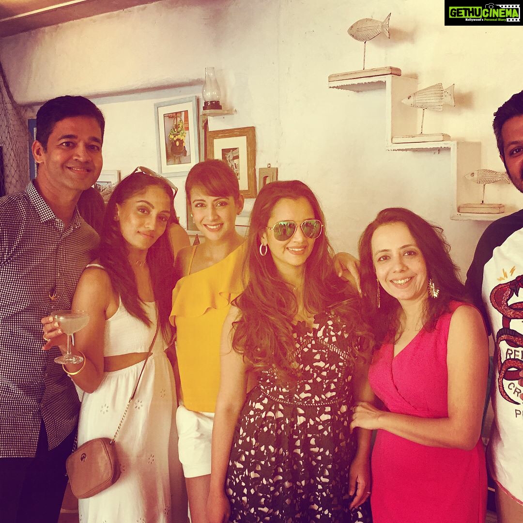 Preeti Jhangiani Instagram - Thank you dearest @urmiladab and Rehan for the fun brunch🍾 Wish you both a lifetime filled with happiness and love ❤️ with @shrimarai #adityarai @nupursagar @jaysagar @namrata_nimmy #sunday #sundayfunday #sundayvibes #brunch #brunchtime #anniversary #friends #sunglasses