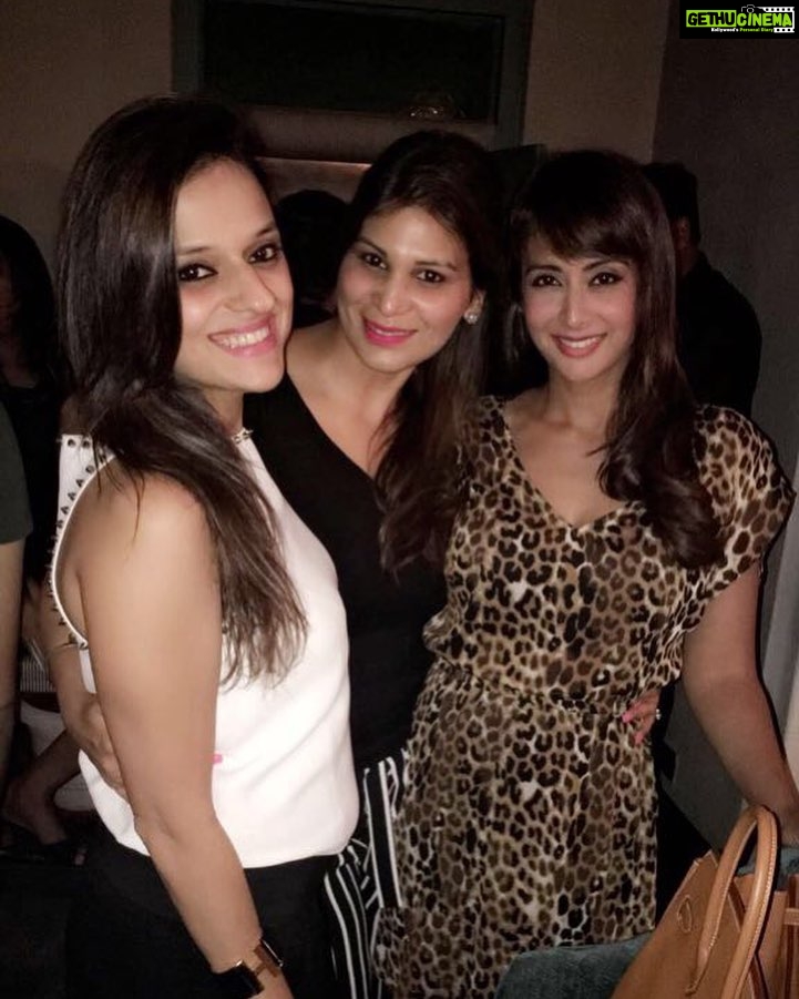 Preeti Jhangiani Instagram - When you know eachother for 20 years and still have a blast every time you meet😘#goodtimes #friendsforever #girls #crazy #slinkandbardot