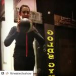 Preeti Jhangiani Instagram - #Repost @fitnessindiashow (@get_repost) ・・・ Having some fun while working out @jhangianipreeti @goldsgymindia @goldsgym #goldsgymbandra #Fitness #FitnessMotivation #Fitspo #GetFit #GoalSetting #YouCanDoIt #FitnessGoals #TrainHard #NoExcuses #FitLife #FitnessAddict #GetOutside #GetStrong #Health #GirlsWhoLift #GymLife #GymTime #NoPainNoGain #Weights #WeightTraining #strongisthenewsexy #strongbody #Workout #workouttime #work #hardwork
