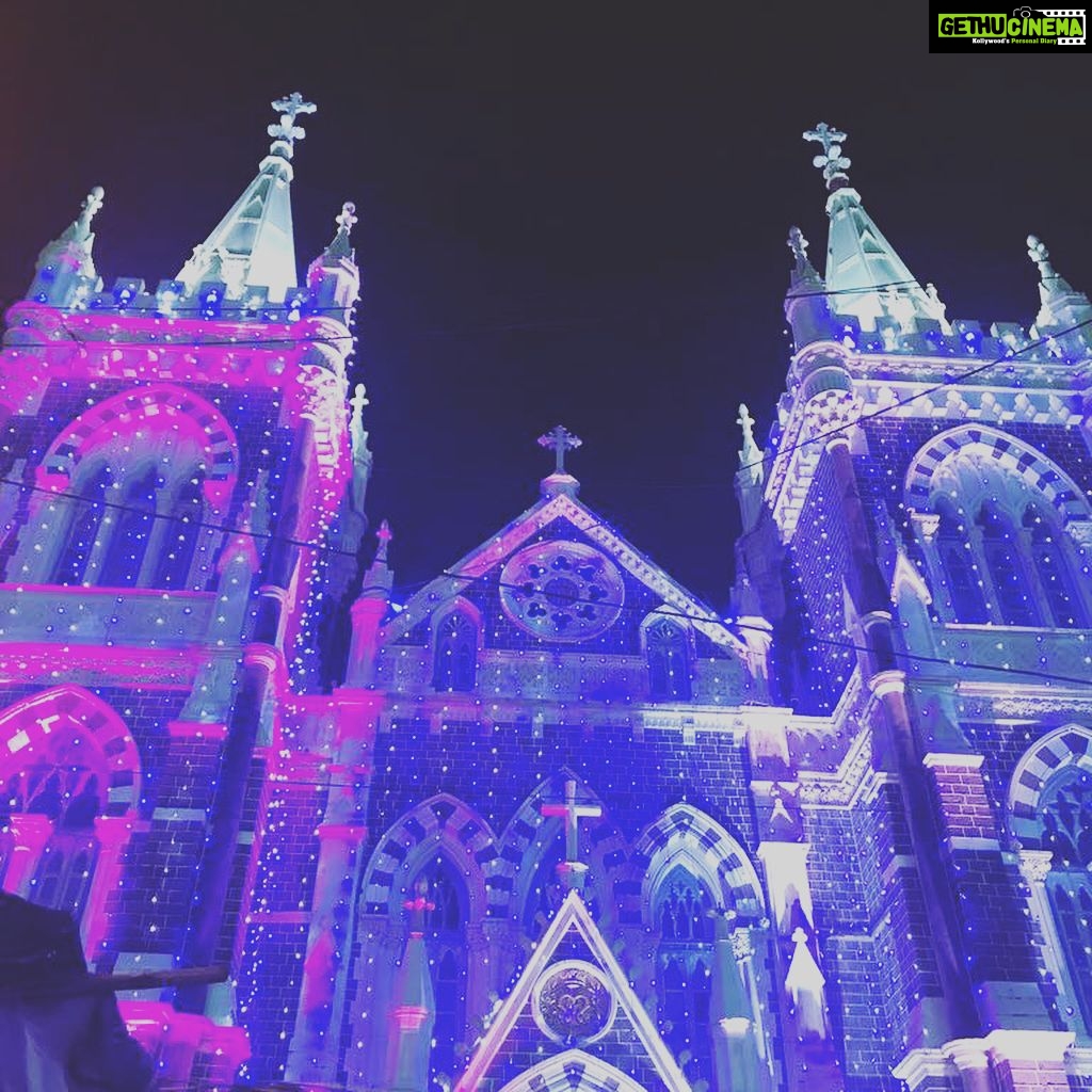 Preeti Jhangiani Instagram - Beautiful walk from home to Mount Mary Church #tistheseasontobejolly #beautiful #serene #calming #christmasday