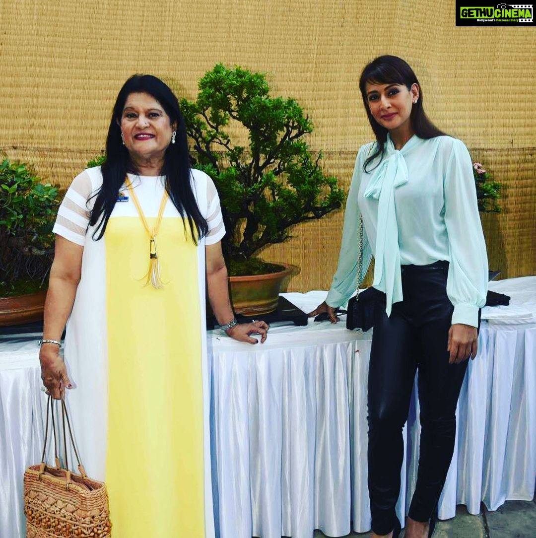 Preeti Jhangiani Instagram - What a #wonderful and #enlightening experience being the Chief Guest and inaugurating the #ikebana and #bonsai exhibition at @jamnabai.narsee.school with the beautiful and inspiring @thackerurvashi and @harsha.hinduja