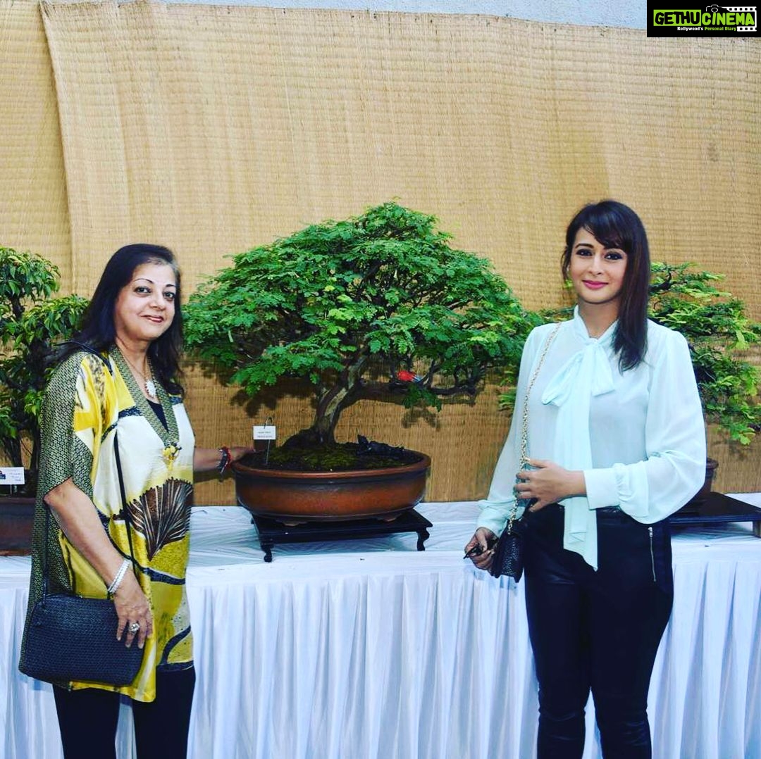 Preeti Jhangiani Instagram - What a #wonderful and #enlightening experience being the Chief Guest and inaugurating the #ikebana and #bonsai exhibition at @jamnabai.narsee.school with the beautiful and inspiring @thackerurvashi and @harsha.hinduja