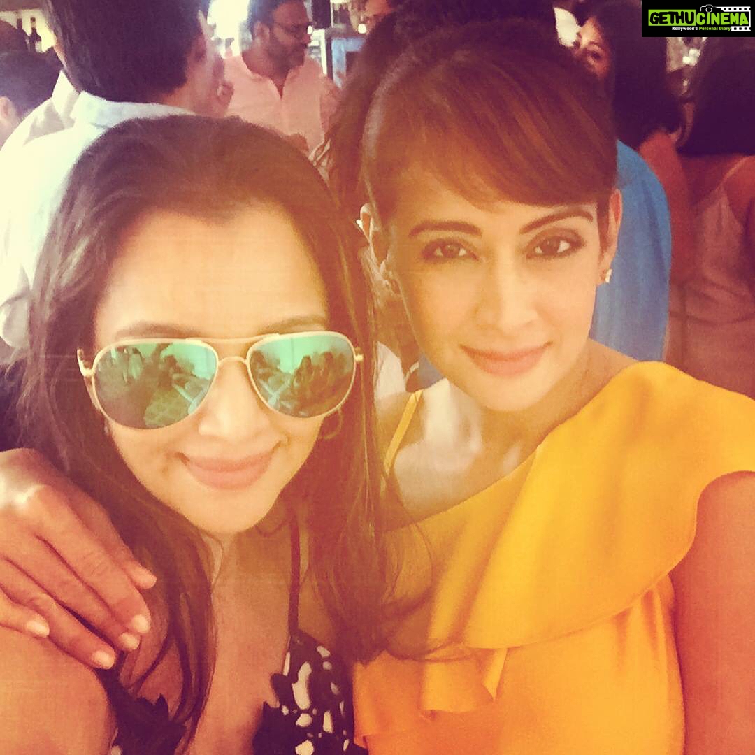 Preeti Jhangiani Instagram - Thank you dearest @urmiladab and Rehan for the fun brunch🍾 Wish you both a lifetime filled with happiness and love ❤️ with @shrimarai #adityarai @nupursagar @jaysagar @namrata_nimmy #sunday #sundayfunday #sundayvibes #brunch #brunchtime #anniversary #friends #sunglasses