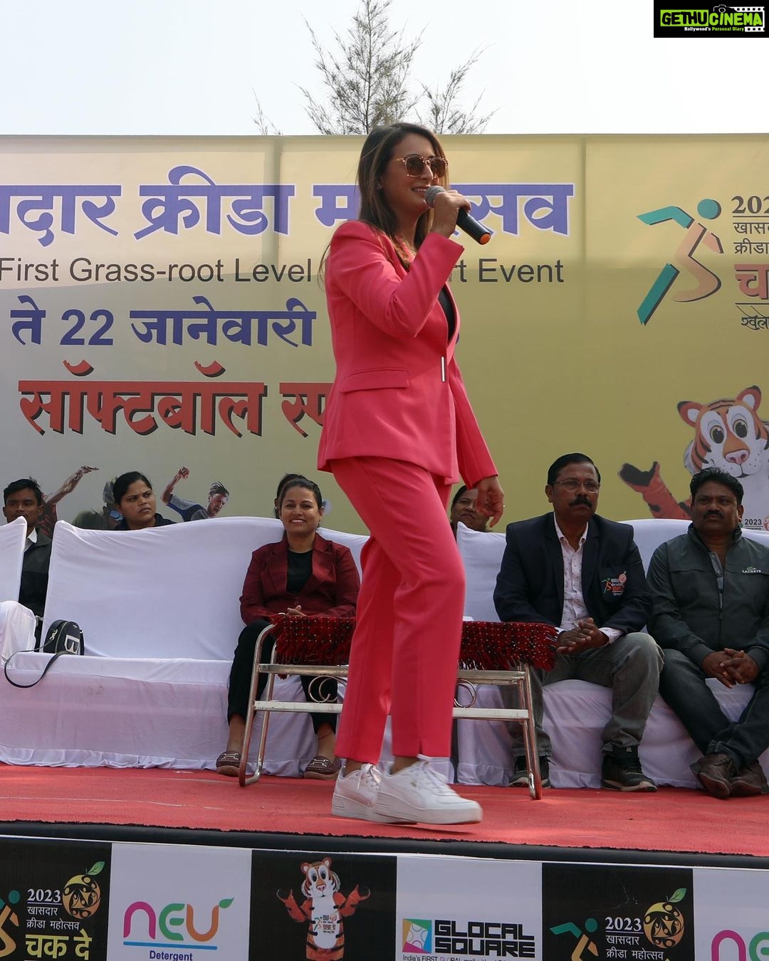 Preeti Jhangiani Instagram - Amazing atmosphere and fabulous initiative by Shri @gadkari.nitin ! To be the guest of honour at the #khasdarkridamahotsav, with more than 50 sports under its belt was an honour and a sporting experience like no other ! Let’s all work towards making India a sporting giant! @propanjaleague #armwrestling #sports #sportsevent #nagpur
