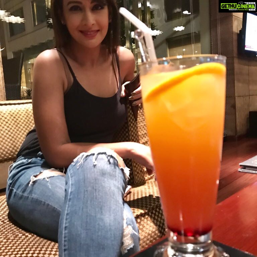 Preeti Jhangiani Instagram - Celebration 🎉 #bestactorfemale #rajasthanfilmfestival2017 #rff #marriotjaipur #tequilasunrise