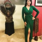 Preeti Jhangiani Instagram - All the best to @imbhandarkar and the #indusarkar team for the premiere tonight ! Thank you @pradeephirani for the outfit and @ishudat for the earrings😘 #filmpremiere #kimmaya #anmoljewellers @anmoljewellers