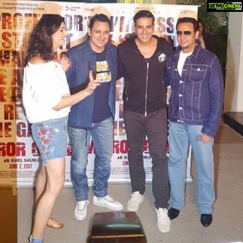 Preeti Jhangiani Instagram - Private screening of @dabasparvin and @styloholics starter @mirrorgamefilm #mirrorgamefilm .. Thank you @akshaykumar for being there!