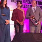 Preeti Jhangiani Instagram - At the #asiaone #igbl awards with my award for contribution to #indiancinema #bollywood #actor #indianfilmindustry .. trousers #marksandspencer shoes #dunelondon hair @eltonsteve