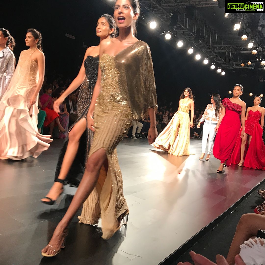 Preeti Jhangiani Instagram - What a fabulous show! Absolutely loved it ! Kudos! @sonaakshiraaj #lakmefashionweek2017 #whatashowitwas