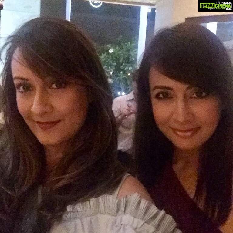 Preeti Jhangiani Instagram - Fun night Ad and Sabina 😘#adsingh #sabinasingh #newlaunch #toastandtonic #sisters❤️#gincocktails #partytime🎉