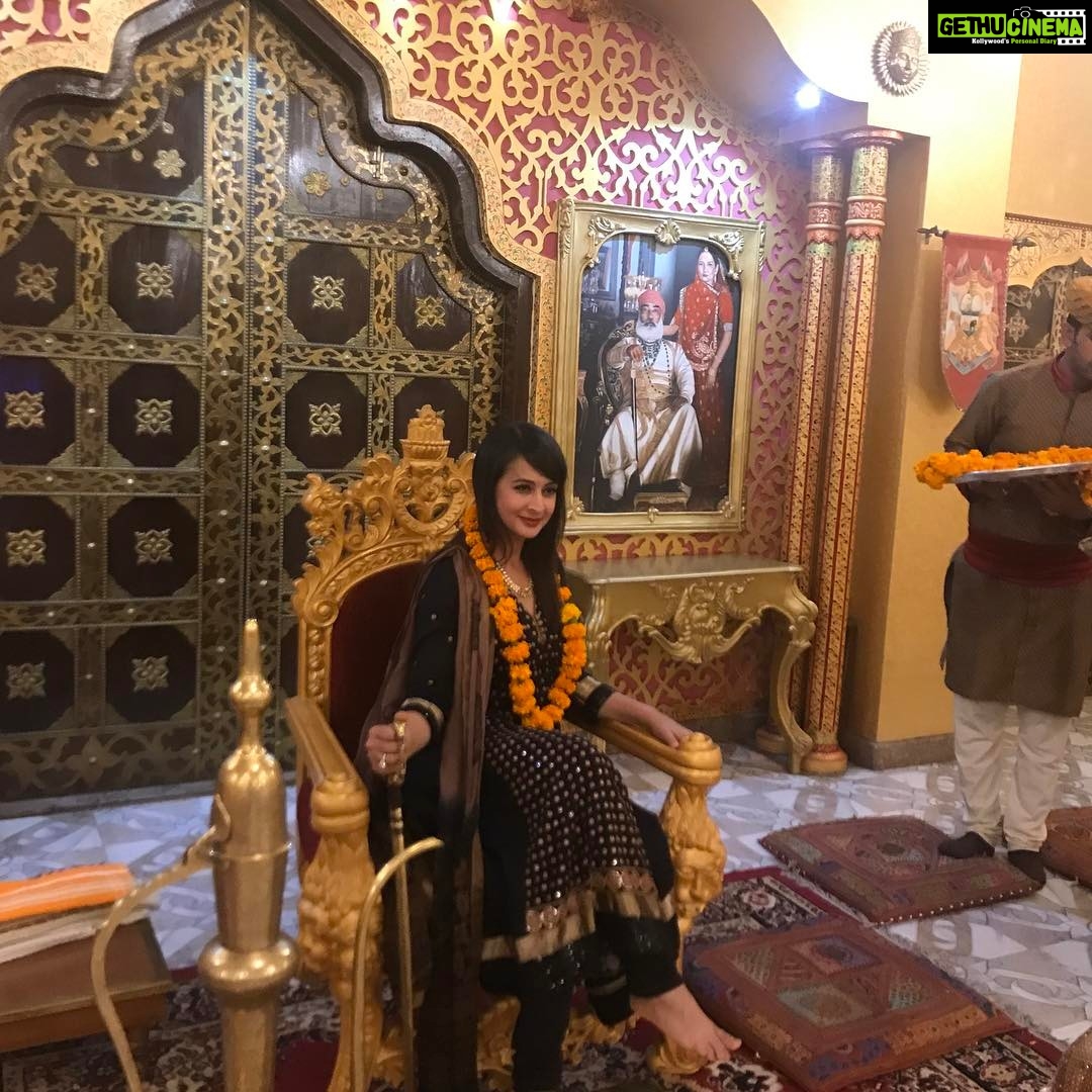 Preeti Jhangiani Instagram - Feeling royal at #viraasatrestaurantjaipur #rajasthandiwas2017