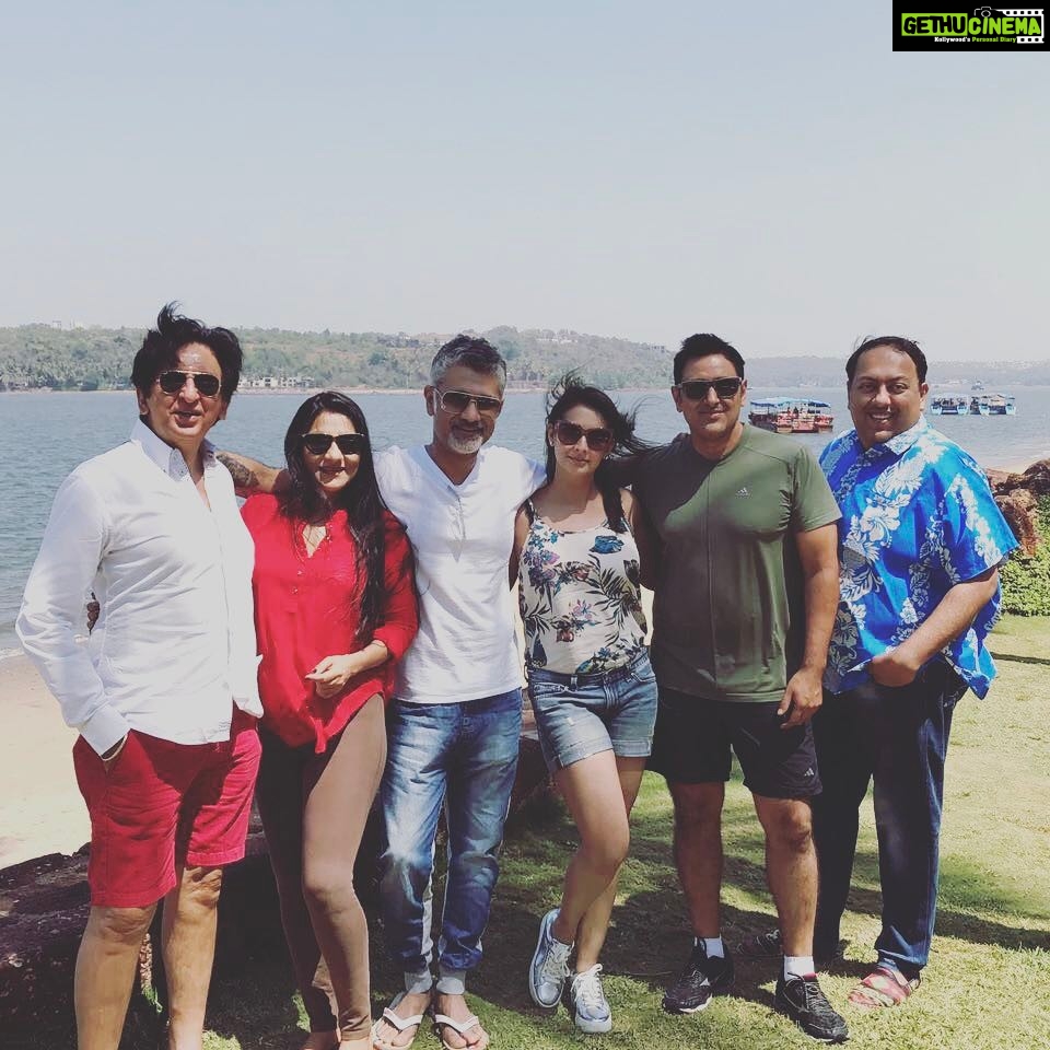 Preeti Jhangiani Instagram - After the show @arjunkhannaofficial @dabasparvin @artisurendranath @kailashsurendranath @umeshjivnani #relaxingmode #ibfw2017 #beautifulgoa